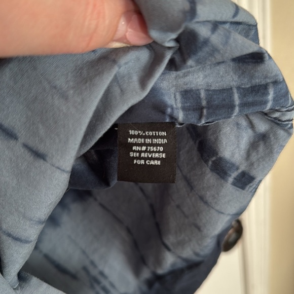 Westy Men’s button down blue tie dye 
Size M - Picture 4 of 5